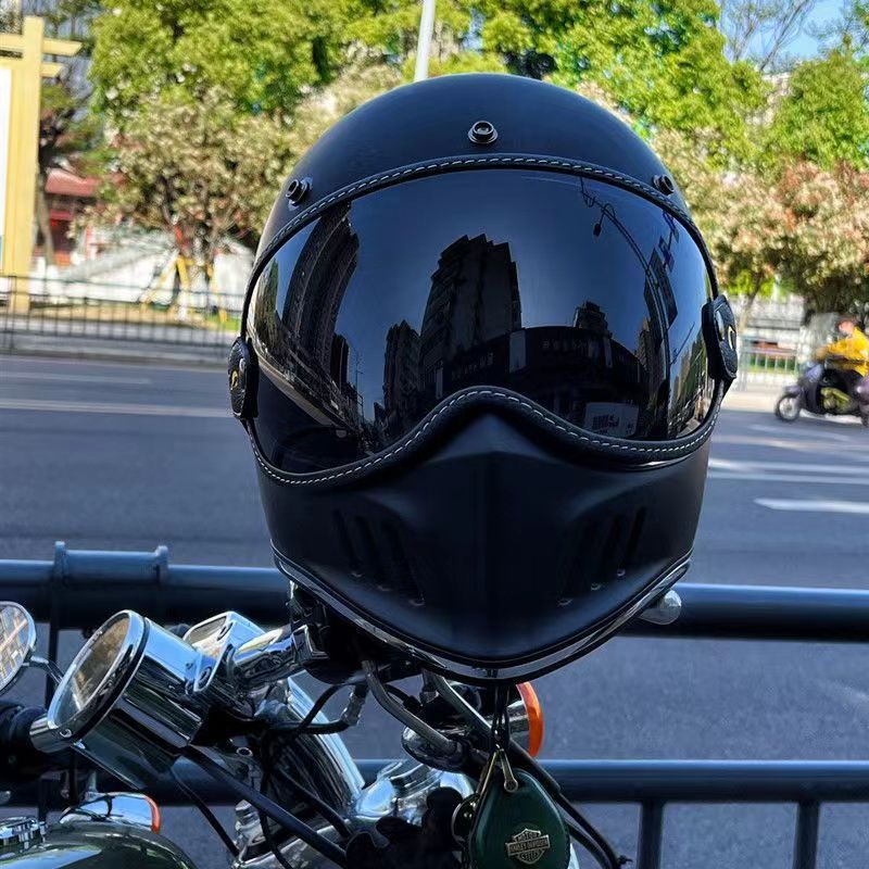 Retro Helmet FRP-02 with glasses